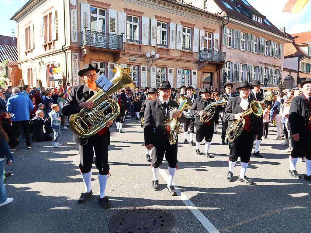 Das Winzerdorf Ihringen feiert mit dem Herbstausklang die Einfuhr des letzten Erntewagens.