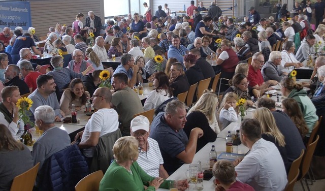 Proppenvoll war die Alban-Spitz-Halle ...zgete-Fest des rtlichen Musikvereins.  | Foto: Petra Wunderle