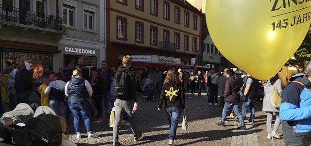 Strammen Schritts von Einkauf zu Einka...inzelhndlern und der Kundschaft Spa.  | Foto: Ralf Burgmaier