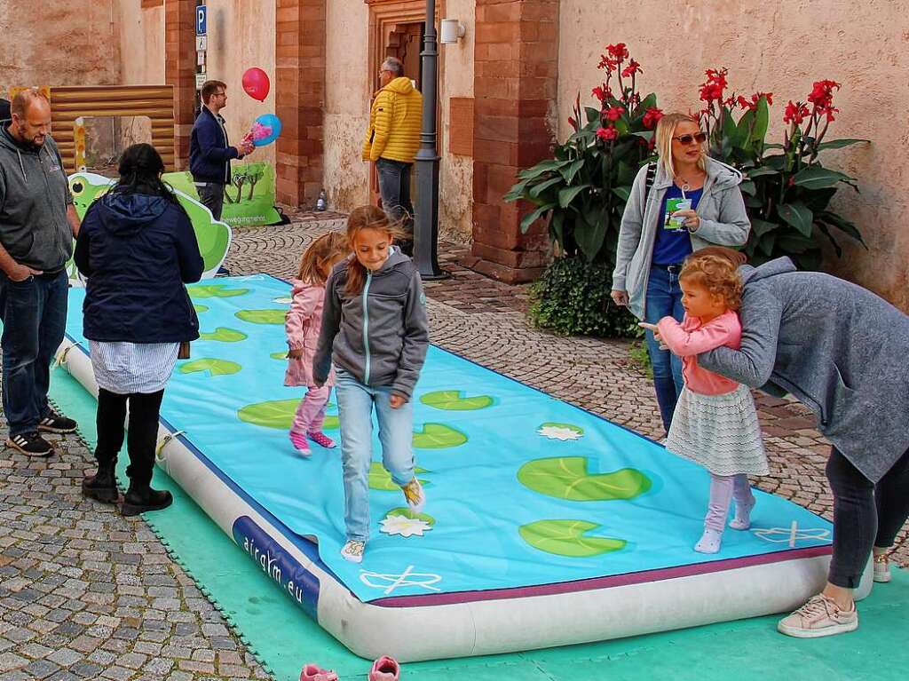 Gefragt waren auch die Bewegungsangebote und Spiele der "rollenden Kinderturnwelt" der Kinderturnstiftung Baden-Wrttemberg und des TV Endingen