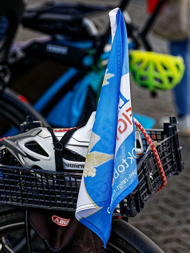 Flagge zeigte mancher auch am Fahrrad, mit dem sich die Leistungsschau gut erkunden lie.