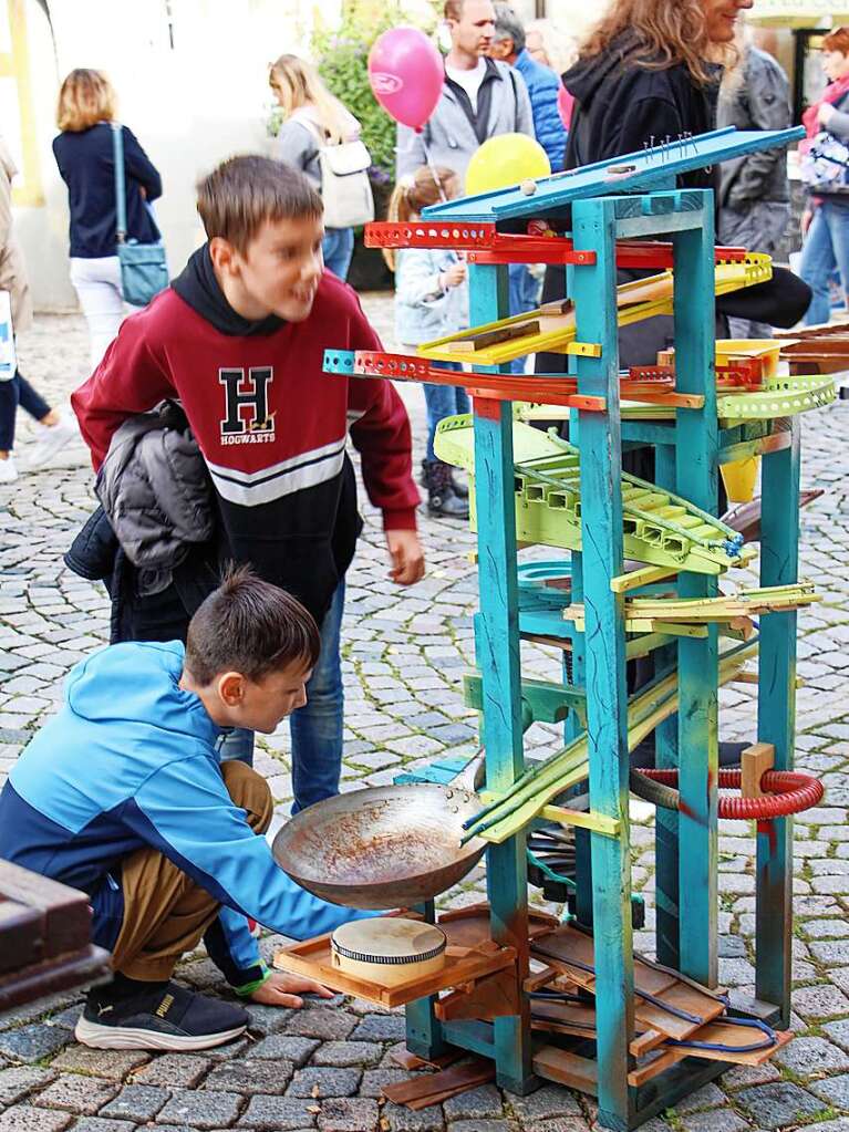 Mannes Gartenfestspiele, garantiert ohne Elektronik und mit viel Phantasie, lockten kleine und groe Kinder.