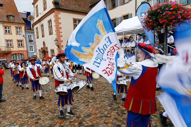 Der Fanfarenzug Rust mit seinen Fahnen...ndingen zeigt Flagge&quot; am Samstag.  | Foto: Martin Wendel