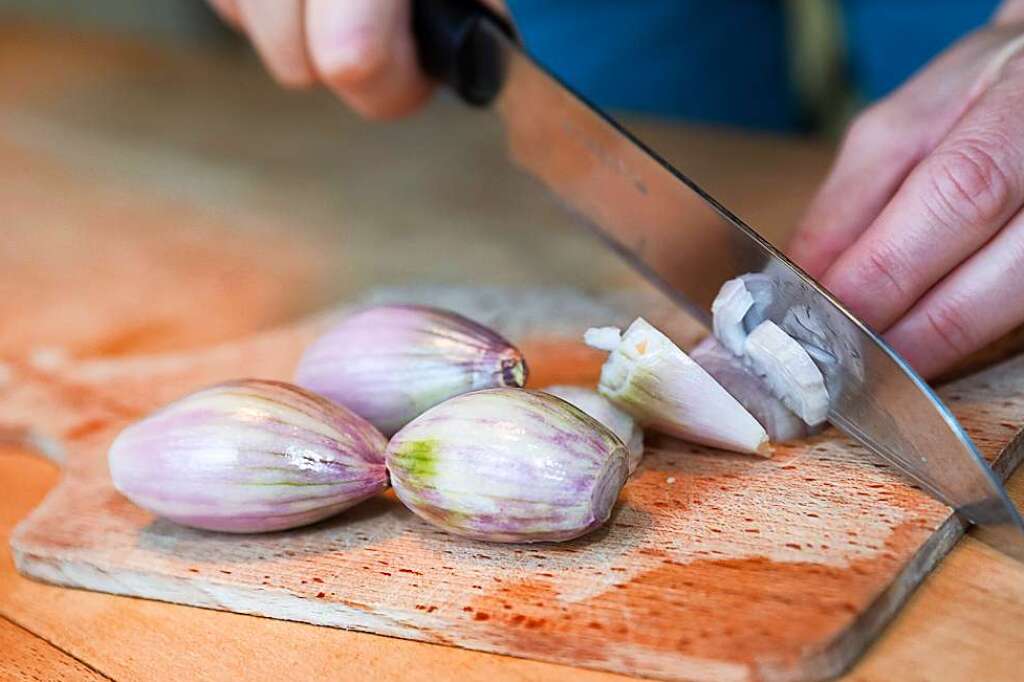 Zwiebel Schneiden Ohne Tränen - So Geht’s - Gesundheit & Ernährung ...