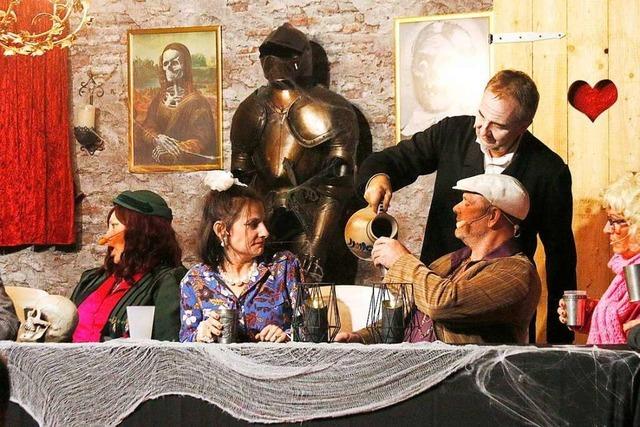 Die Theatergruppe Schweighausen prsentierte ein schaurig-schrulliges Gruseldinner