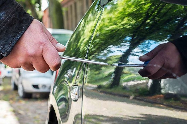 Ein Unbekannter hat Autos in Titisee-Neustadt zerkratzt (Symbolbild).  | Foto: jensrother  (stock.adobe.com)