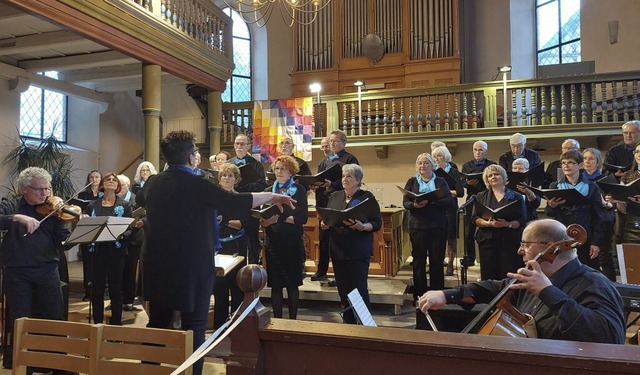 In der vollen Christuskirche setzte  d... Zeichen fr den Frieden in der Welt.   | Foto: Alexandra Gnzschel