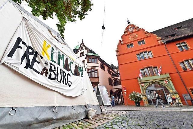 Dem Freiburger Klimacamp auf dem Rathausplatz droht eine Rumung auf eigene Kosten