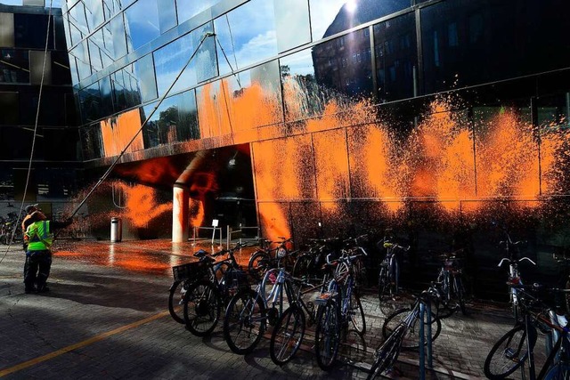 Orange Farbe an der Fassade der Freiburger Universittsbibliothek  | Foto: Ingo Schneider