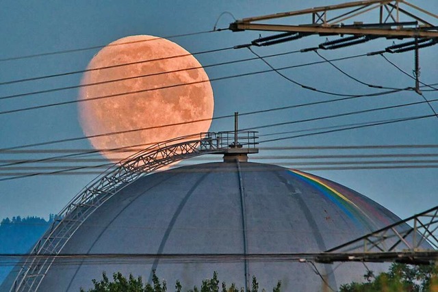 Mond auf Gaskugel.  | Foto: Peter Lewald