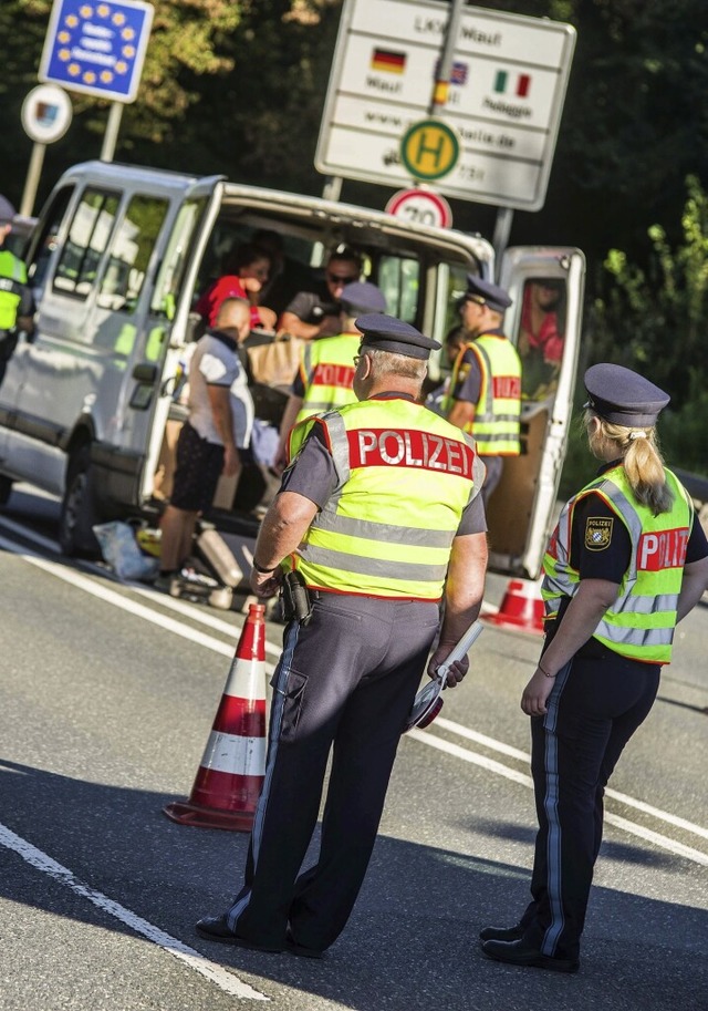 Kontrolle der bayerischen Grenzpolizei an der Grenze zu sterreich  | Foto: IMAGO/Sachelle Babbar