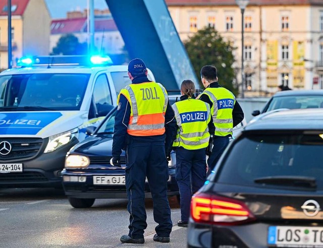 Eine stationre Kontrolle an der polnischen Grenze  | Foto: Patrick Pleul (dpa)