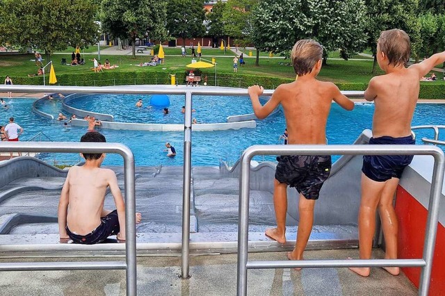 Im Freibad  geht es nicht immer so friedlich zu.  | Foto: Maja Tolsdorf