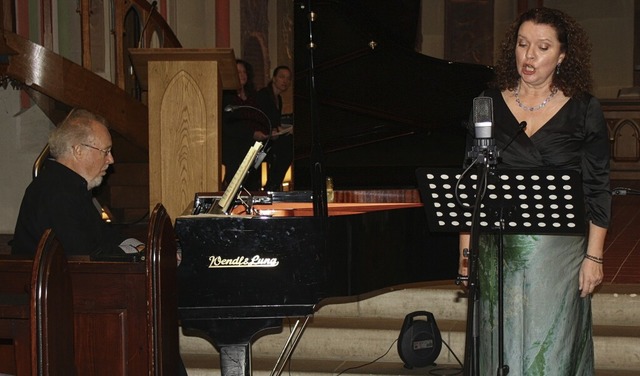 Siri Thornhill und Michael Baumann interpretieren ein Lied von Johannes Brahms  | Foto: Hildegard Karig