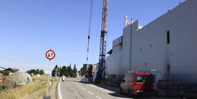 Firmengebude des Familienunternehmens...e Lastwagen- und Lagerhalle entstehen.  | Foto: privat