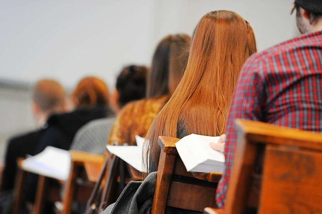 Wegen hoher Energiekosten plant die Un...le Lehre umzustellen.    (Symbolbild).  | Foto: Jens Kalaene (dpa)