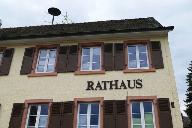 Das Rmminger Rathaus bekommt eine neue Chefin oder einen neuen Chef.  | Foto: Victoria Langelott