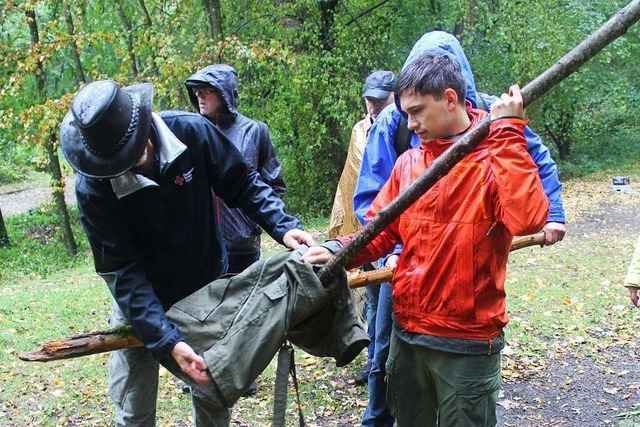 DRK Emmendingen zeigt bei Freilufttraining, wie sich Wanderer f�r Notf�lle r�sten