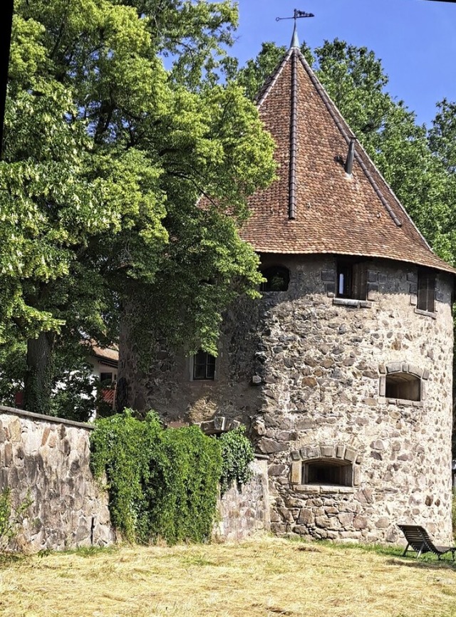 Der Gallusturm ist ein Teil der alten ...kingen. Heute dient er als Zunftstube.  | Foto: Susanne Eschbach
