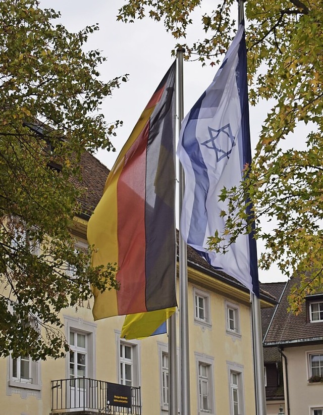 Die Flagge Israels vor dem Rathaus in Bad Sckingen  | Foto: MIchael Krug