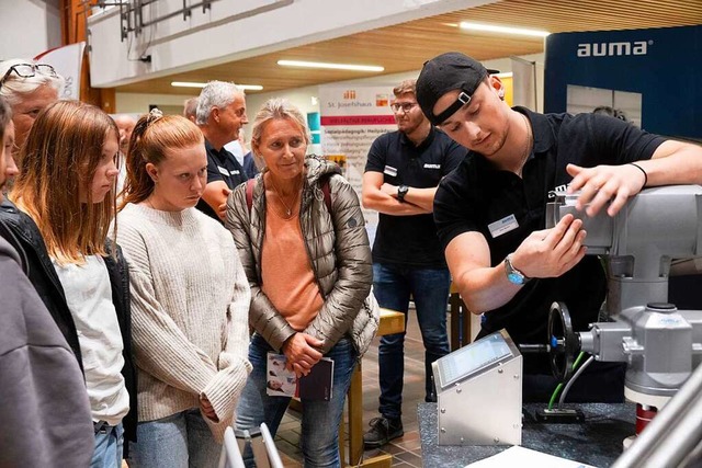 Schon am Dienstag war das Interesse an... Schlerinnen und Schler  angemeldet.  | Foto: Volker Mnch