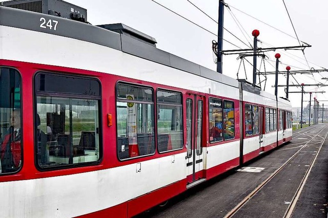 Eine Straenbahn wurde gerammt.  | Foto: Thomas Kunz