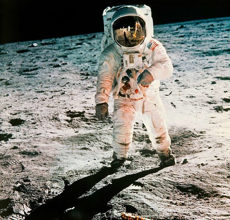 Der US-Astronaut Edwin Aldrin wird von...uf dem Mond im Jahr 1969 fotografiert.  | Foto: A9999 DB NASA