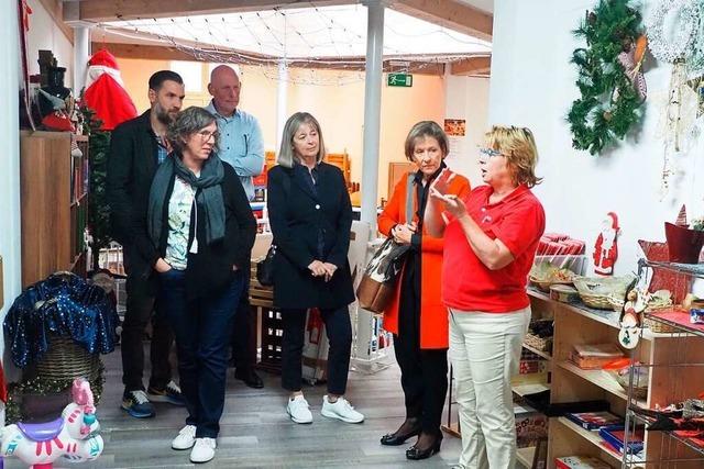 Landrtin Marion Dammann besucht das Rheinfelder AWO-Kaufhaus