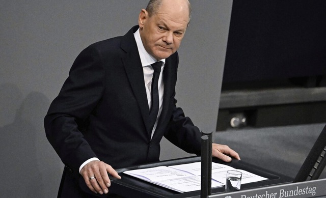 Kanzler Olaf Scholz (SPD) bei seiner Regierungserklrung im Bundestag   | Foto: TOBIAS SCHWARZ (AFP)