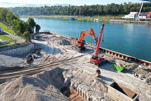 Die Rckbauarbeiten auf dem Schiffsanleger schreiten voran.  | Foto: Roche