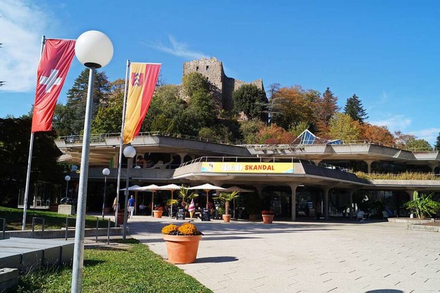 An Besuchern mangelt es Badenweiler la...erfrequenz der IHK beim Kurhaus nicht.  | Foto: Silke Hartenstein