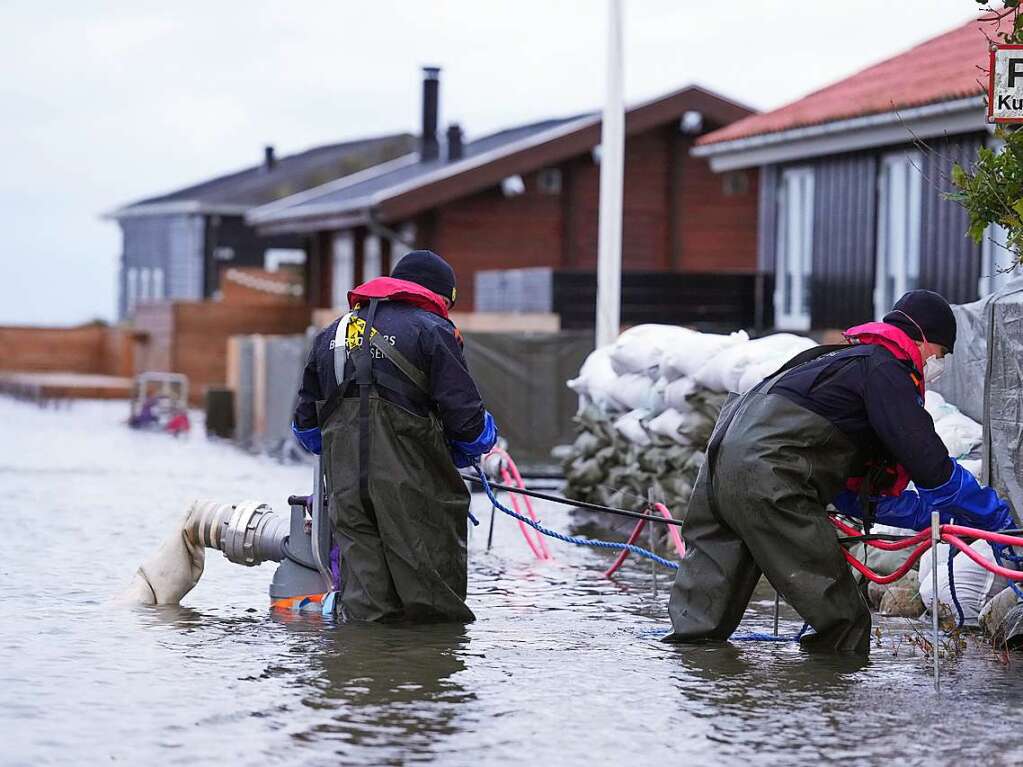 Das Dnische Meteorologische Institut (DMI) warnt vor berschwemmungen in den betroffenen Kstenabschnitten von Freitagmorgen bis Samstagmittag.