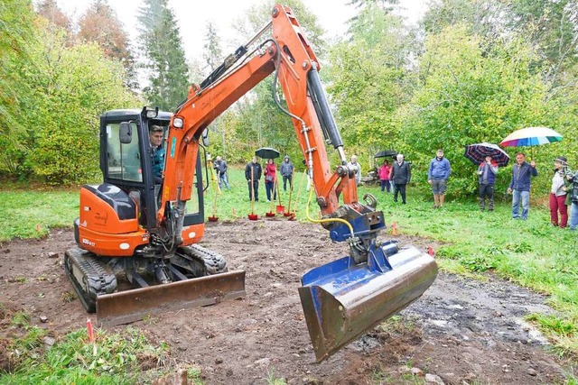 Nachdem Regierungsprsidentin Brbel S... mit dem Bagger auch mal krftiger zu.  | Foto: Sebastian Barthmes