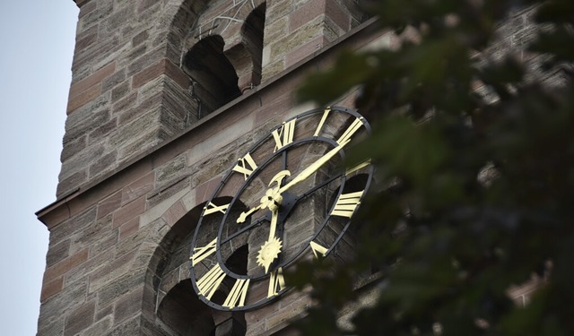 Die Uhr des Breisacher Mnsters war diese Woche vorbergehend stehen geblieben.  | Foto: Max Schuler