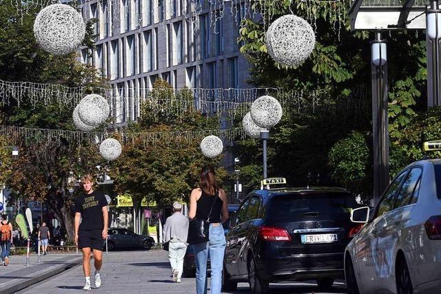 Warum wird in Freiburg jetzt schon die Weihnachtsbeleuchtung aufgehngt?