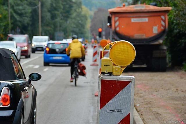 Fußgänger und Radfahrer bringen sich bei L122-Baustelle in Merzhausen in Gefahr
