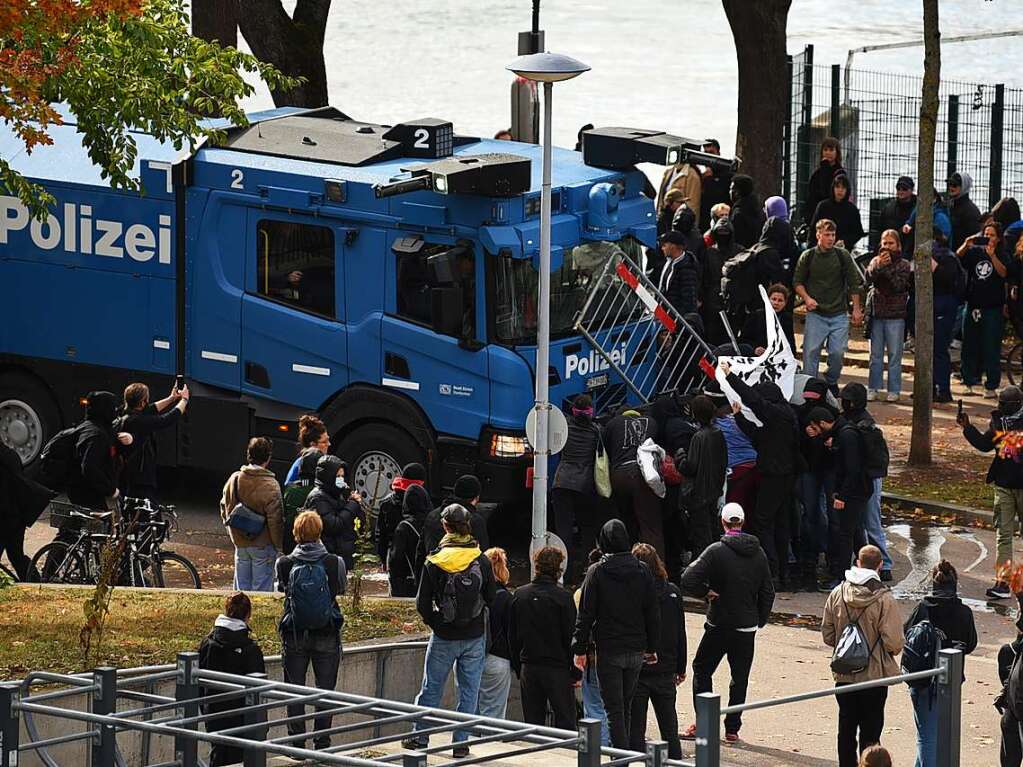 Nicht bewilligte Demo von „Baselnazifrei“