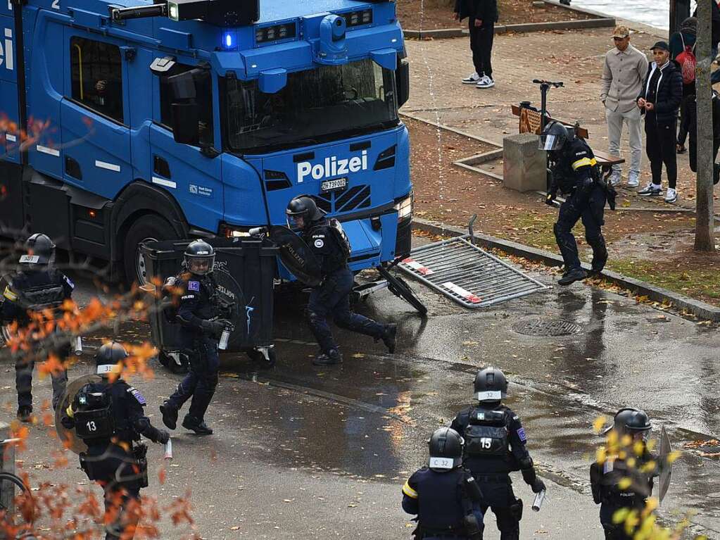 Nicht bewilligte Demo von „Baselnazifrei“