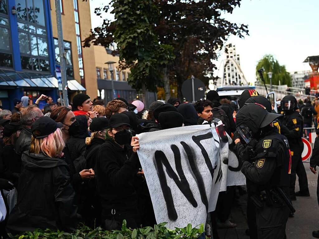 Demonstration und Gegenkundgebung in Weil am Rhein