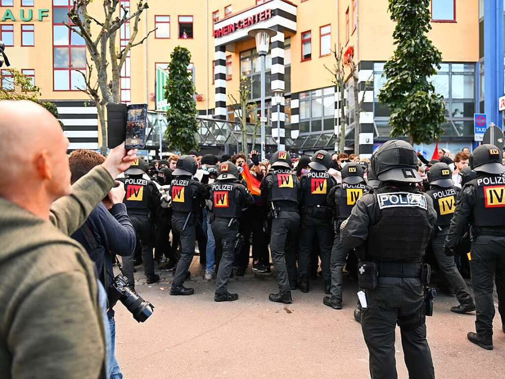 Demonstration und Gegenkundgebung in Weil am Rhein