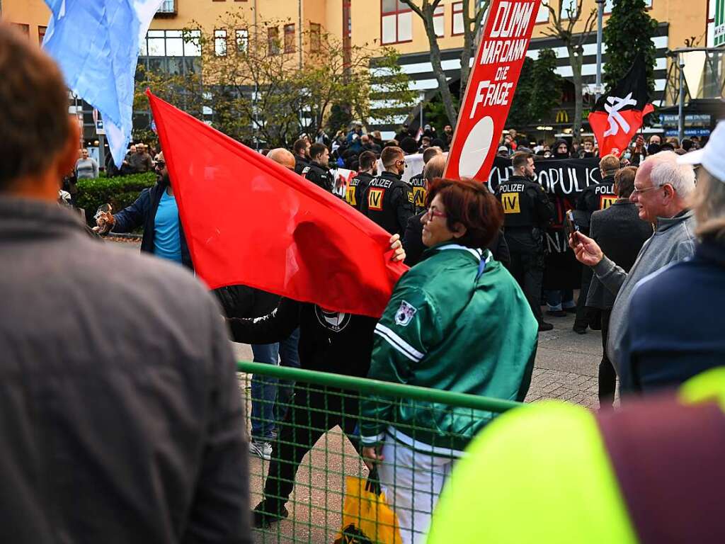 Demonstration und Gegenkundgebung in Weil am Rhein