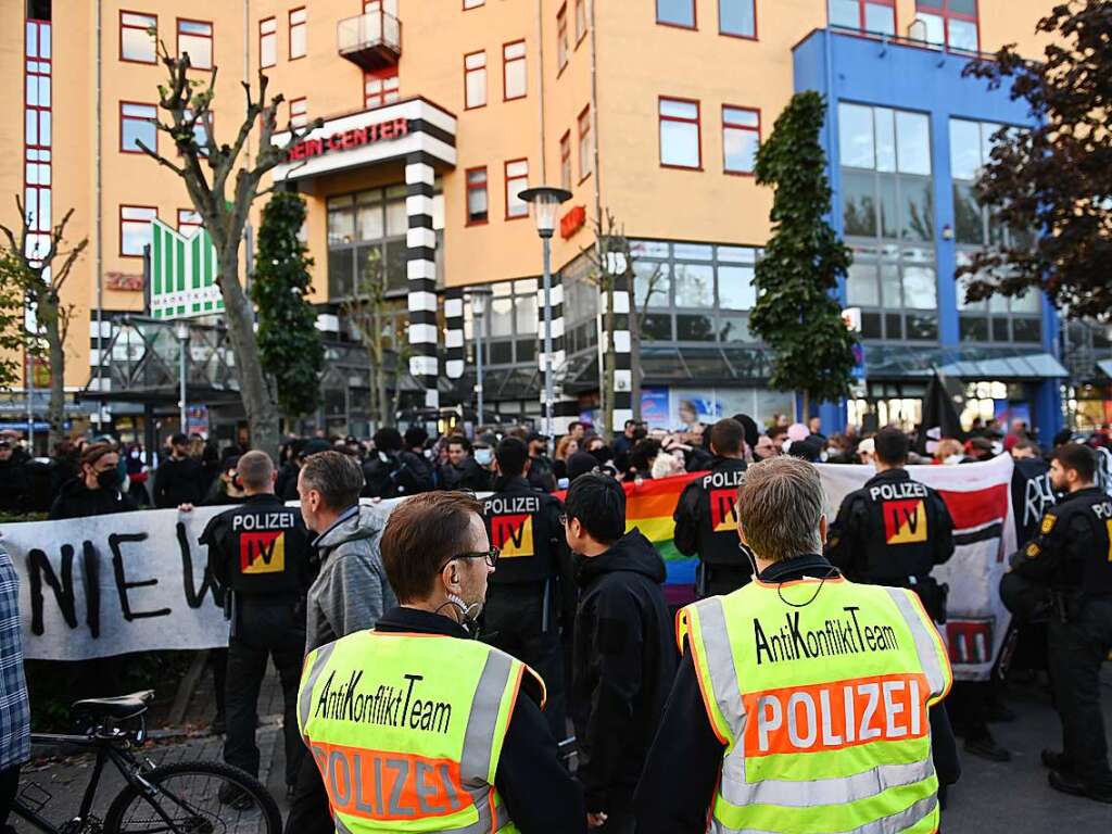 Demonstration und Gegenkundgebung in Weil am Rhein