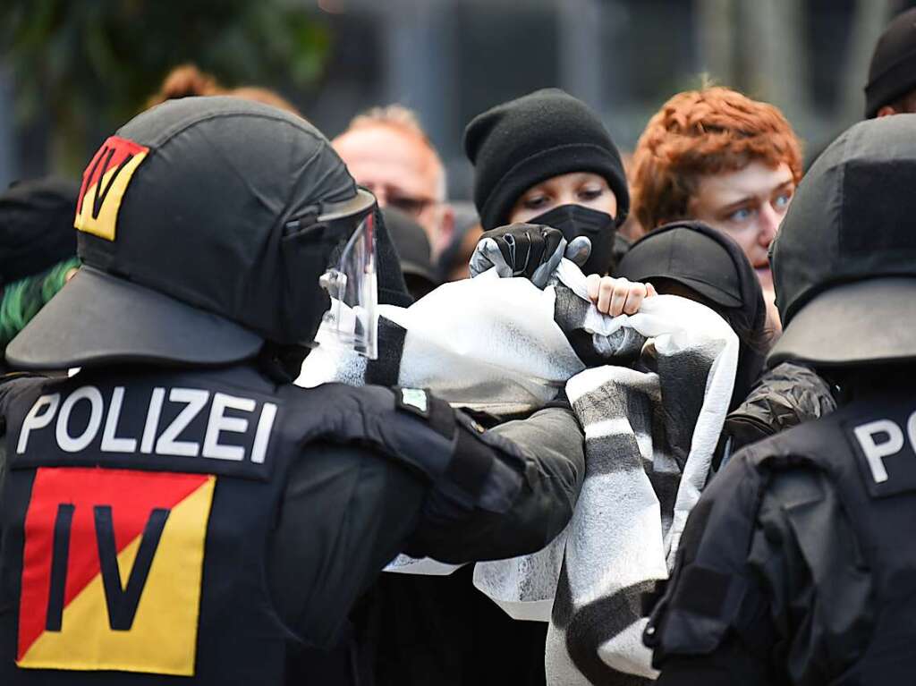 Demonstration und Gegenkundgebung in Weil am Rhein