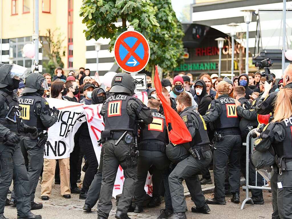 Demonstration und Gegenkundgebung in Weil am Rhein