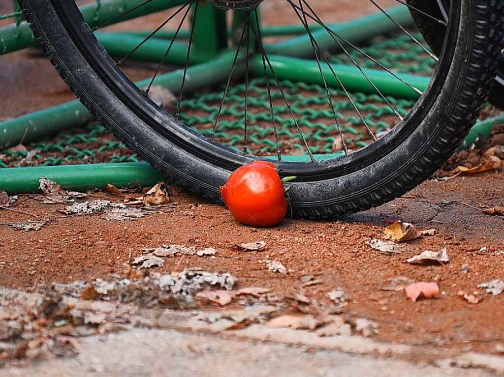 Tomaten wurden geworfen.