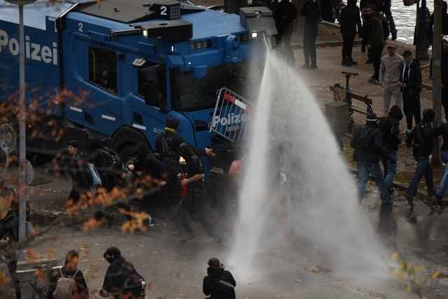 Querdenker-Kundgebung in Weil am Rhein l�uft ohne gr��ere Zwischenf�lle ab