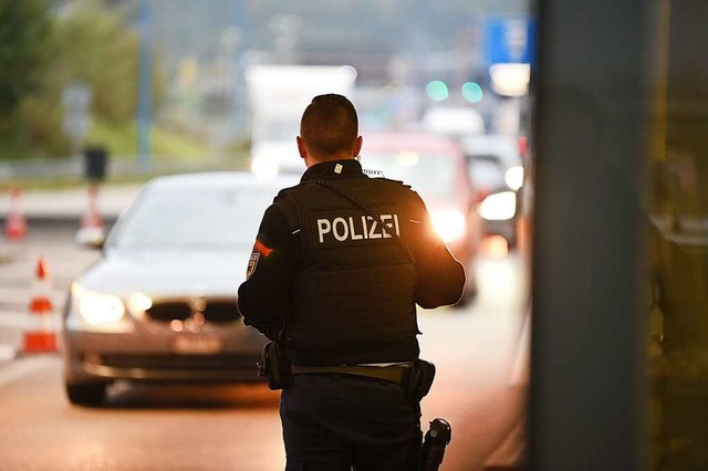 Stationre Grenzkontrolle am Mittwoch am Autobahnzoll in Rheinfelden  | Foto: Jonas Hirt