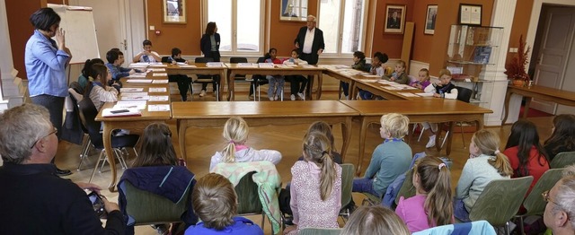 Interessiert verfolgten die Kinder aus... die Sitzung des Kindergemeinderates.   | Foto: Sylvia Sredniawa