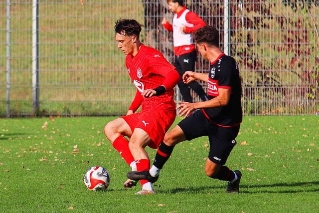 Dreifacher Torschtze fr den Freiburger FC: Joshua Misic (am Ball)  | Foto: Fritz Zimmermann