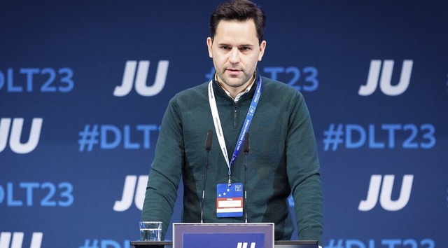 Der JU-Bundesvorsitzende Johannes Winkel bevorzugt moderate Tne.  | Foto: Moritz Frankenberg (dpa)